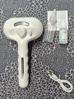 Pet spray hair brushing comb